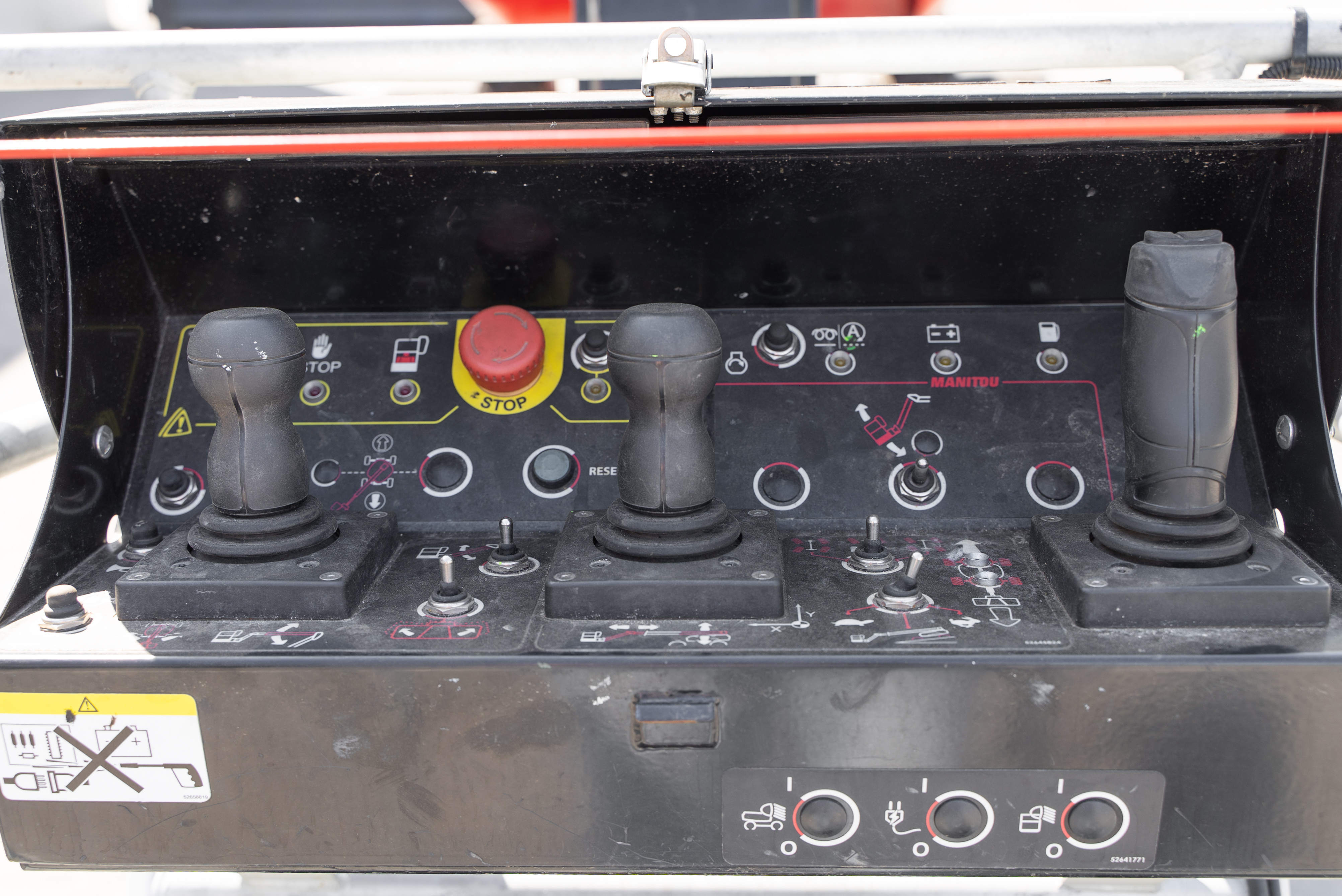 ATJ 200 RC ST5 S1 - Interior front