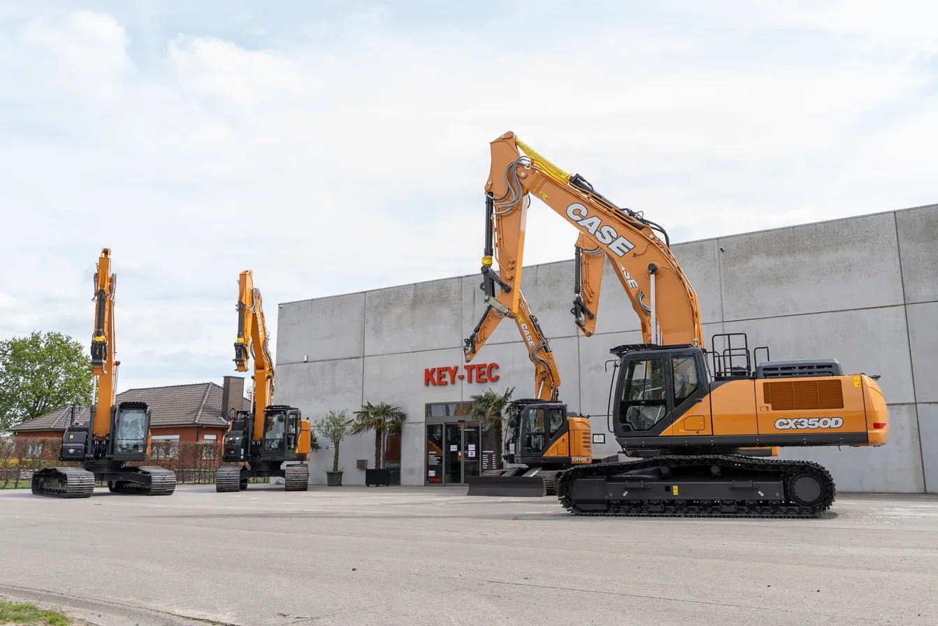CASE-graafmachines opgesteld voor het gebouw