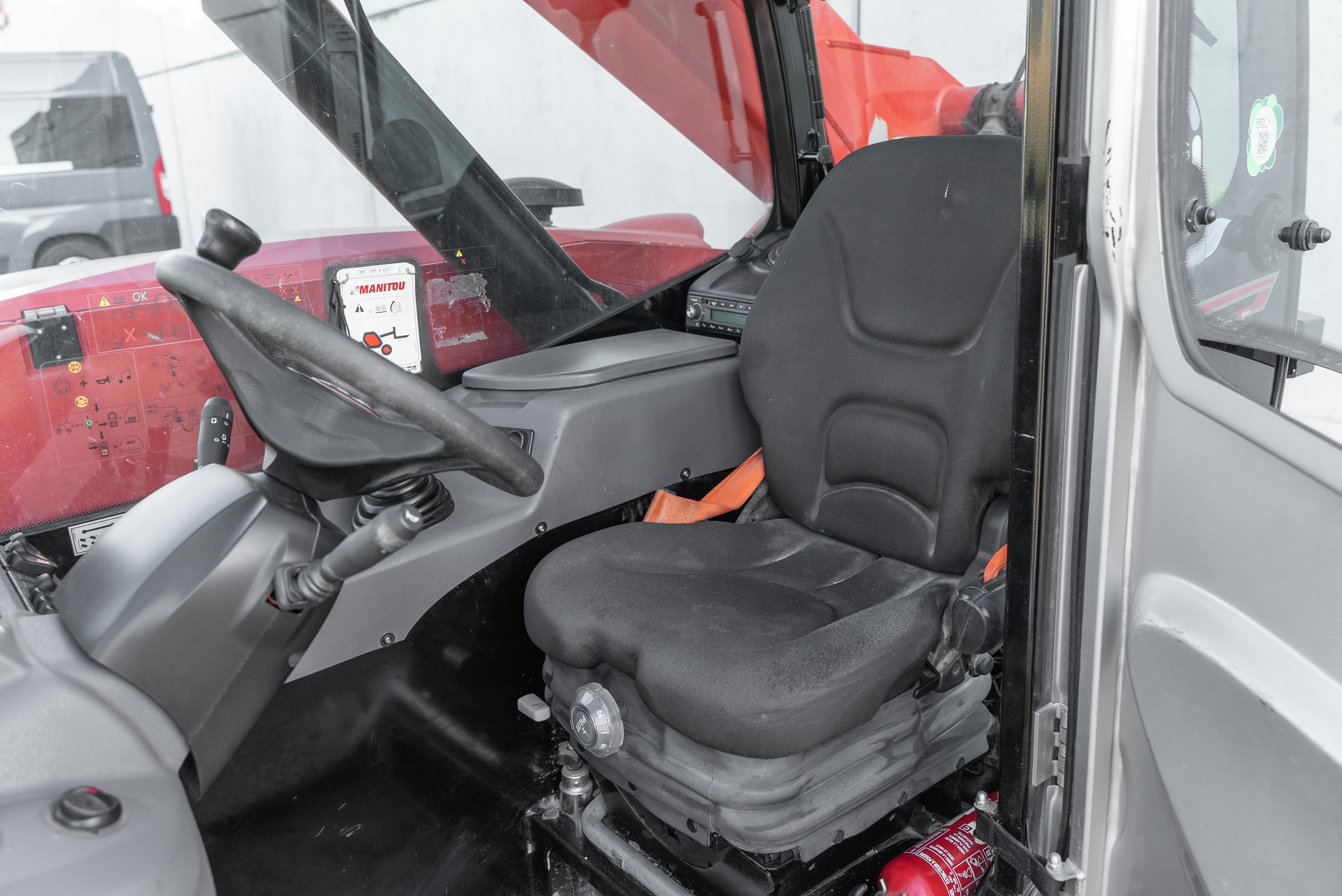 MT 625 H COMFORT 75K ST5 S1 - Interior back