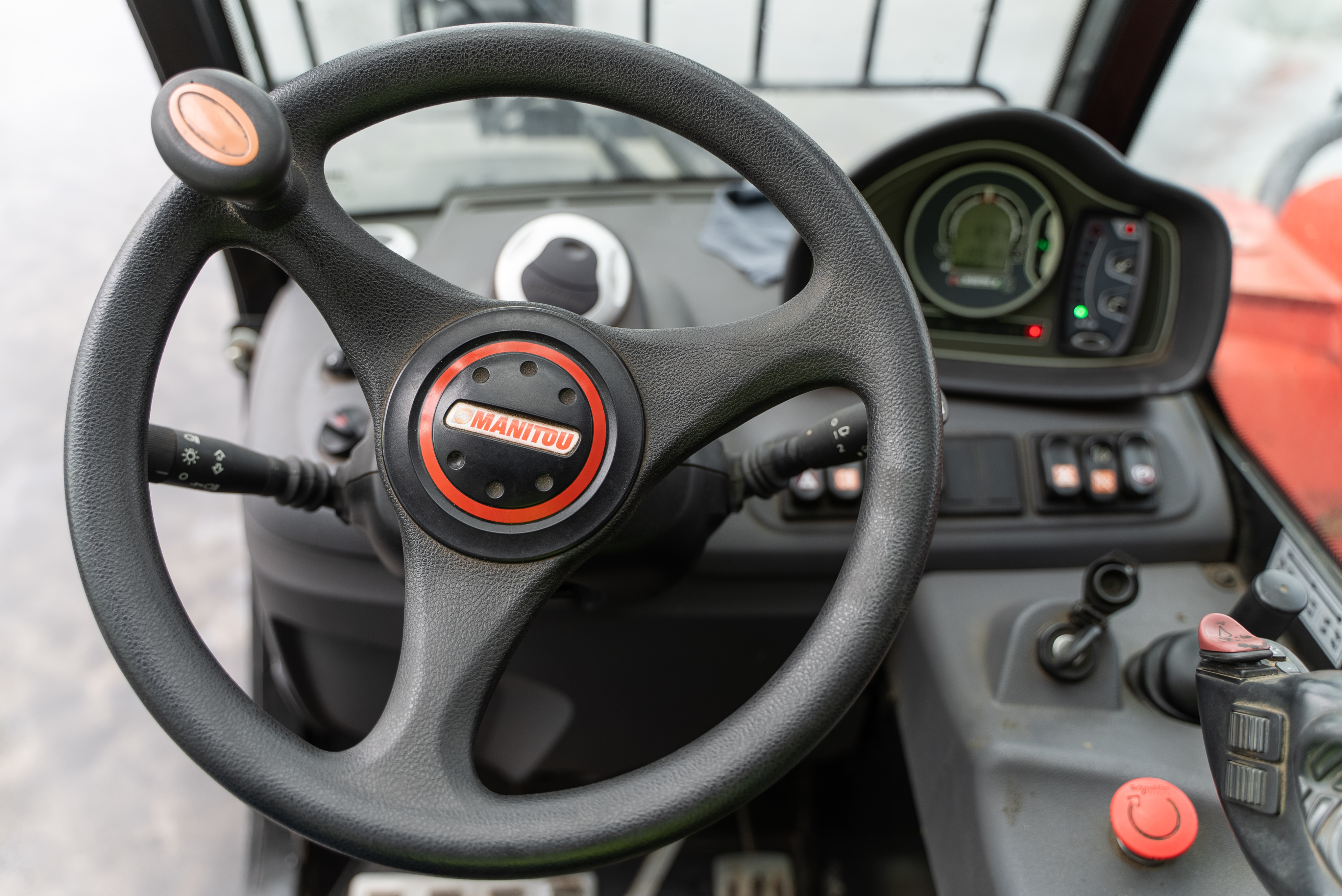 MT 625 H COMFORT 75K ST5 S1 - Interior front