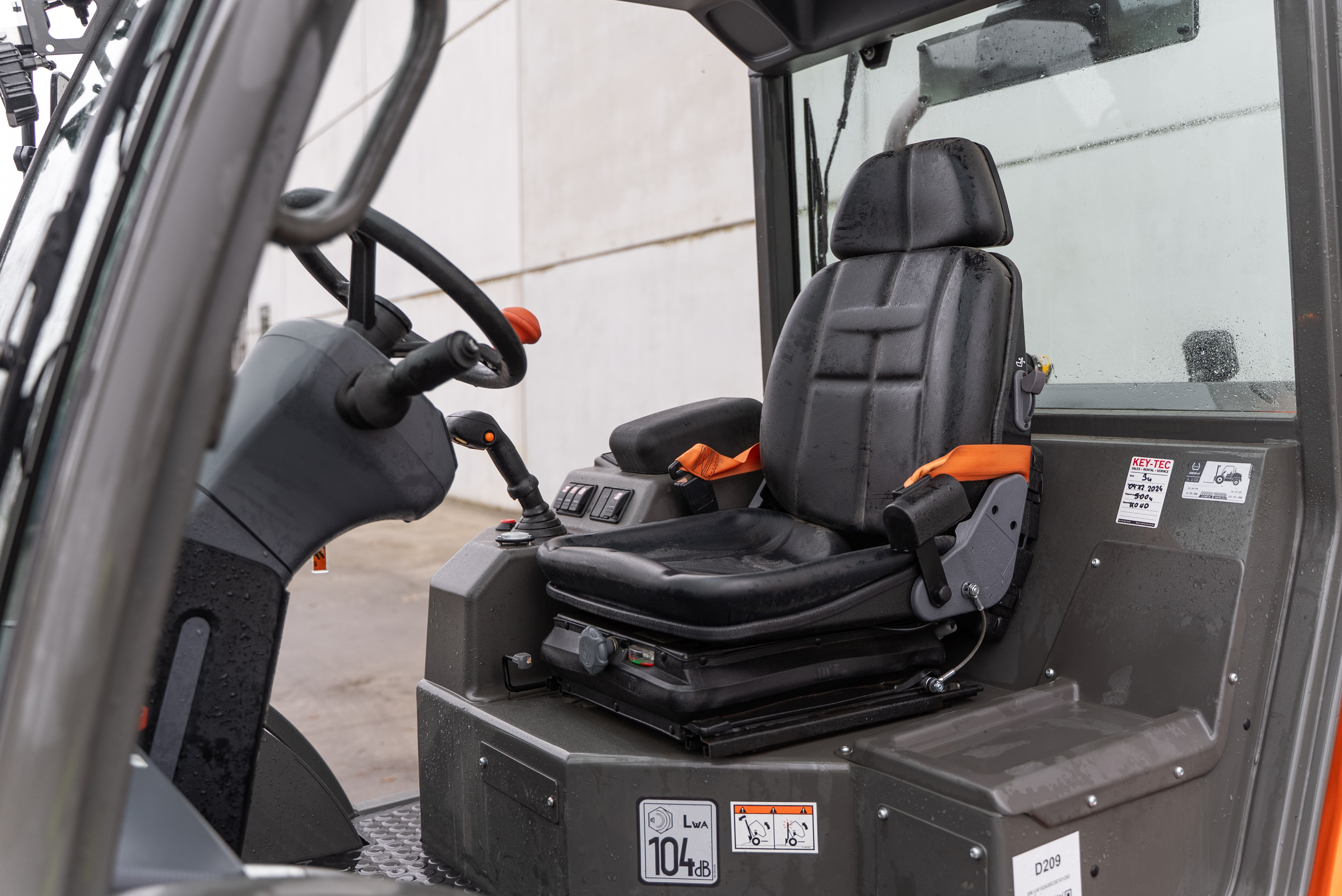 C251 Hx4 - Interior back