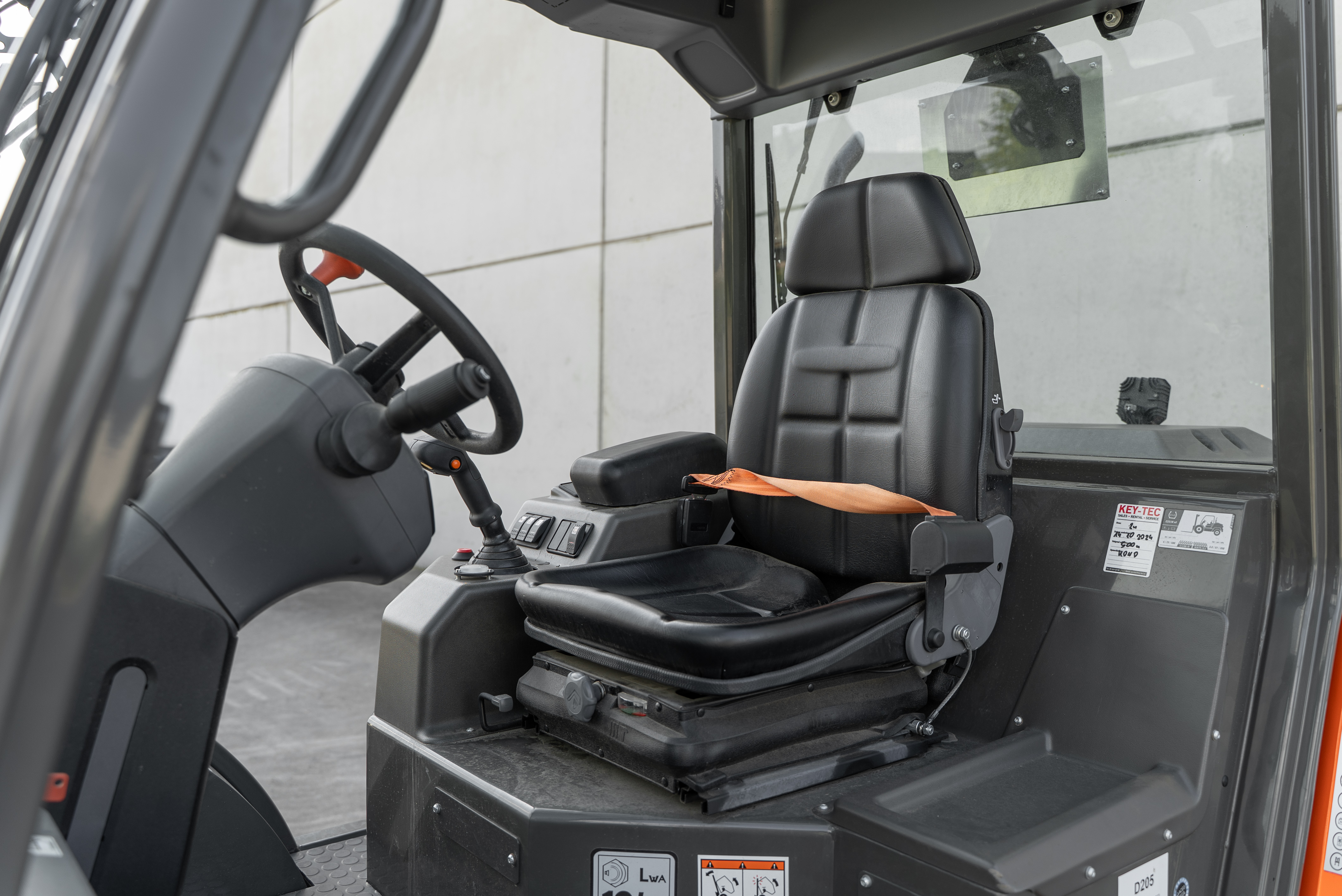 C251 Hx4 - Interior back