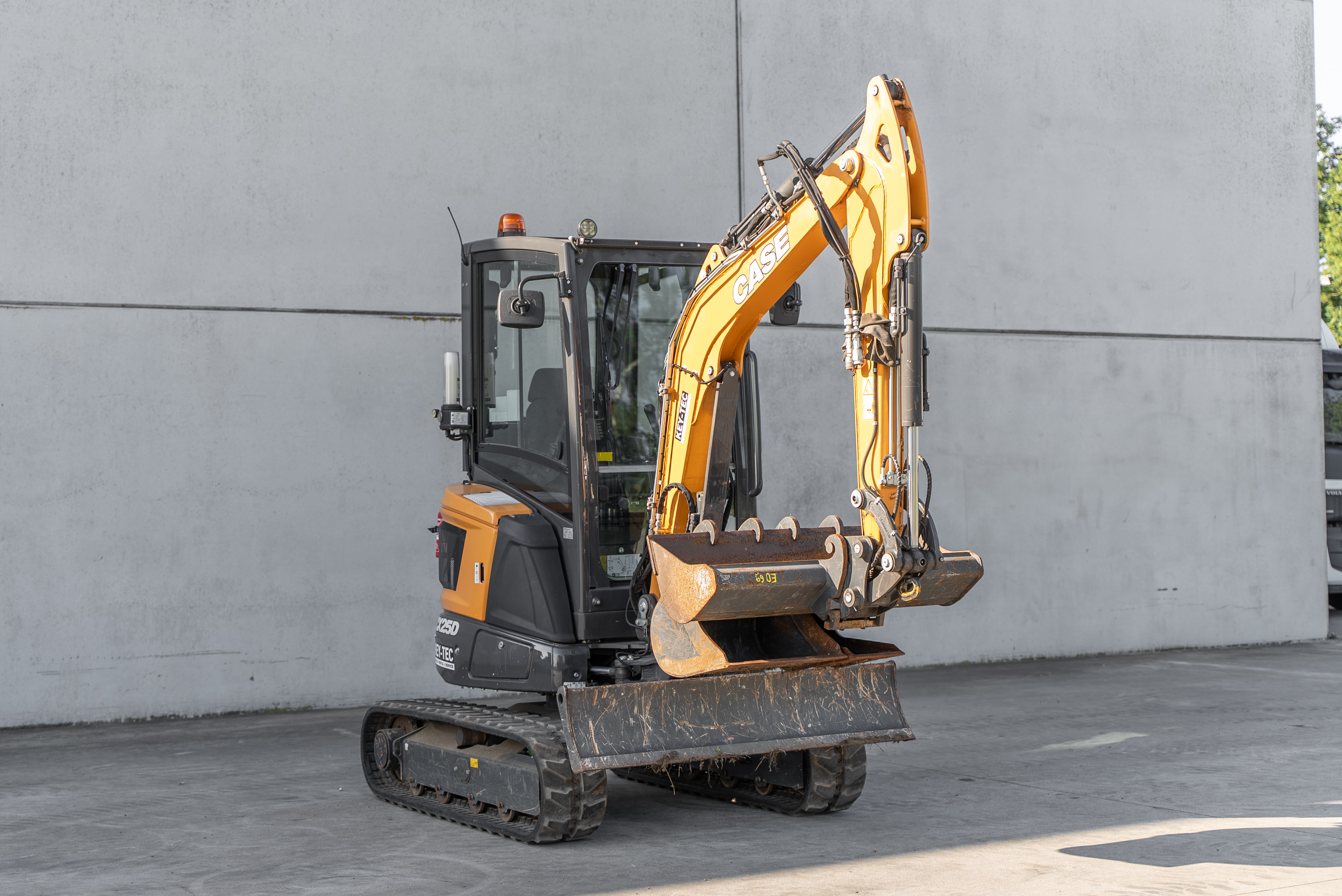 CX 25 D  - Front right