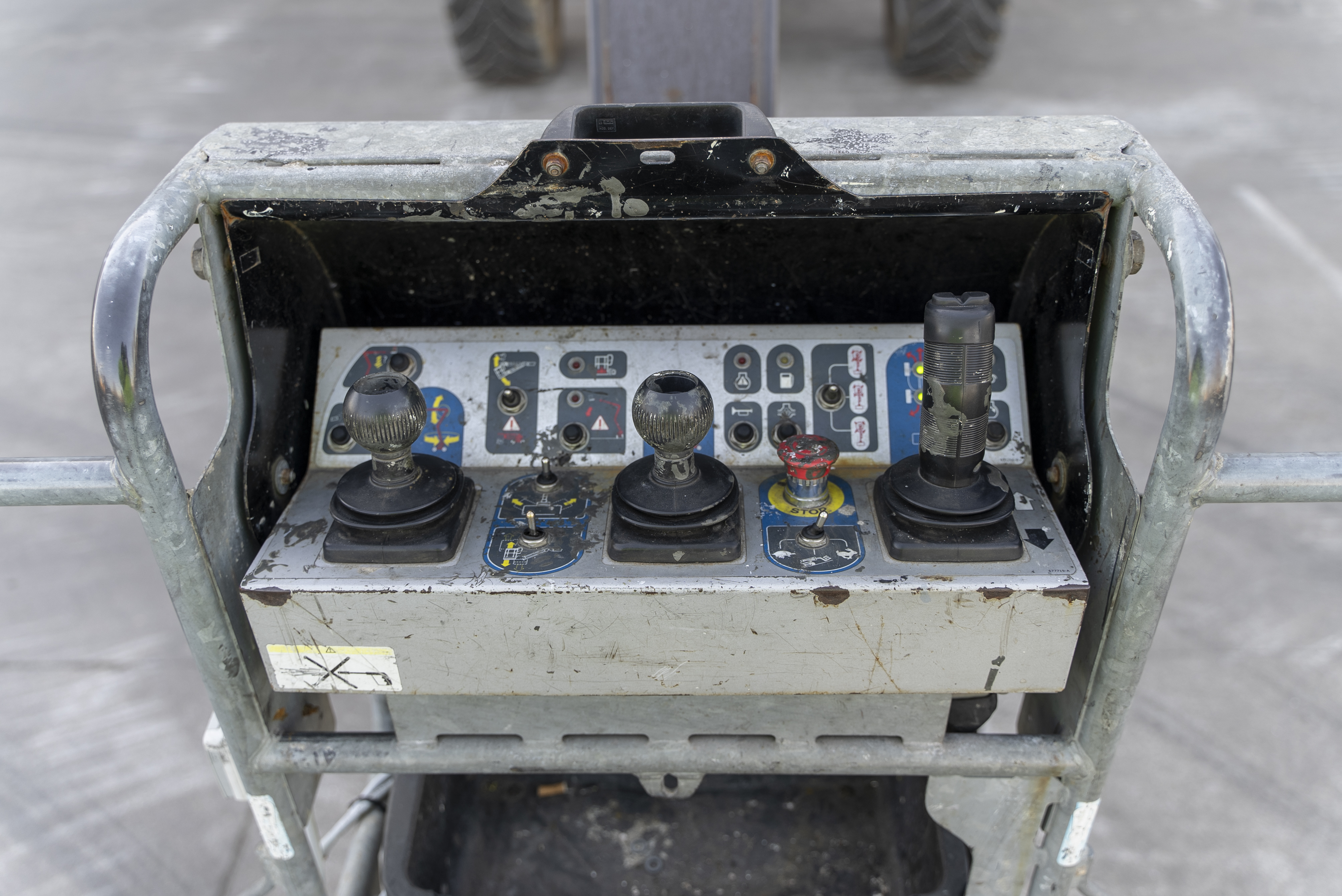 ATJ 200 RC - Interior front