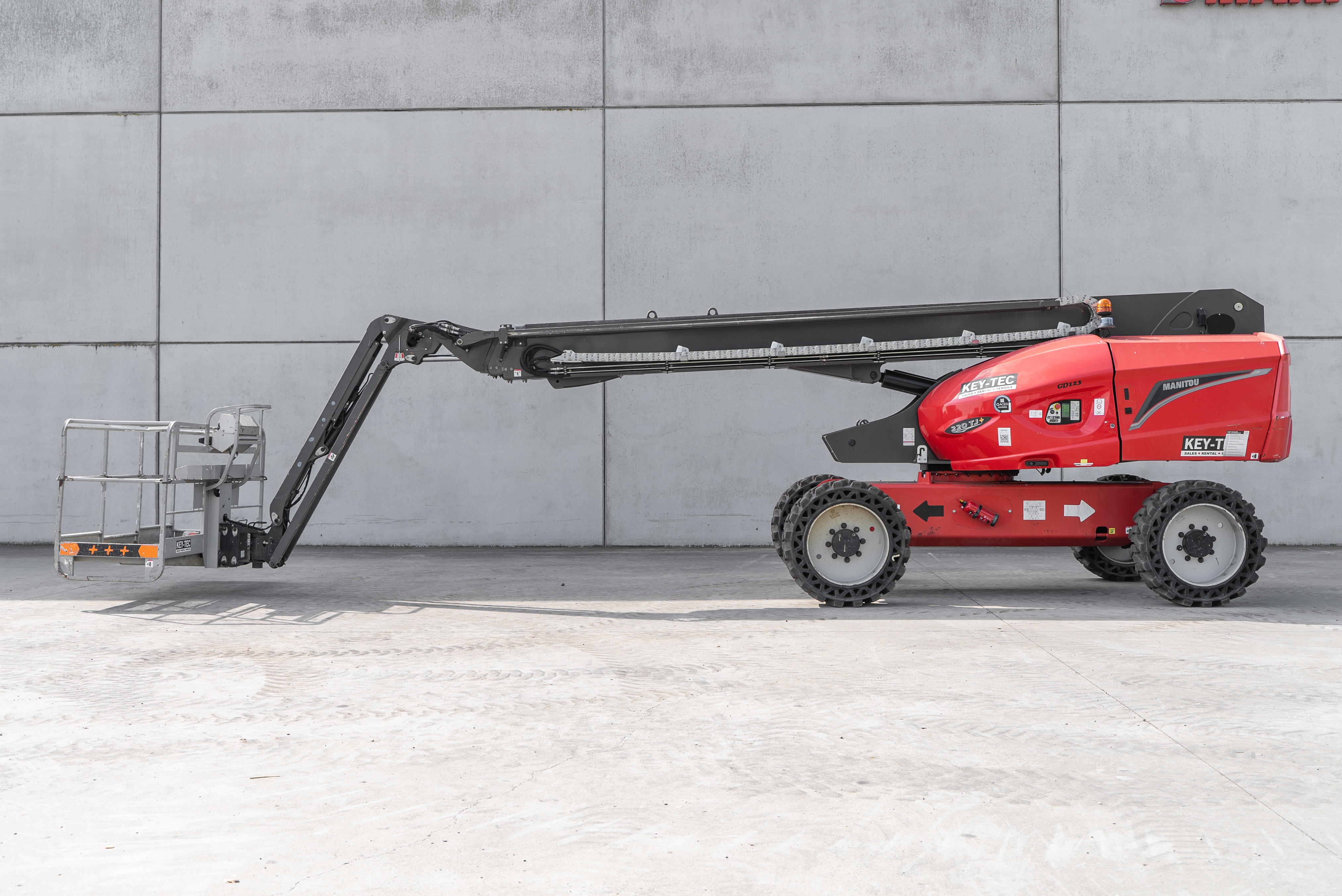 TJ 220 + - Side