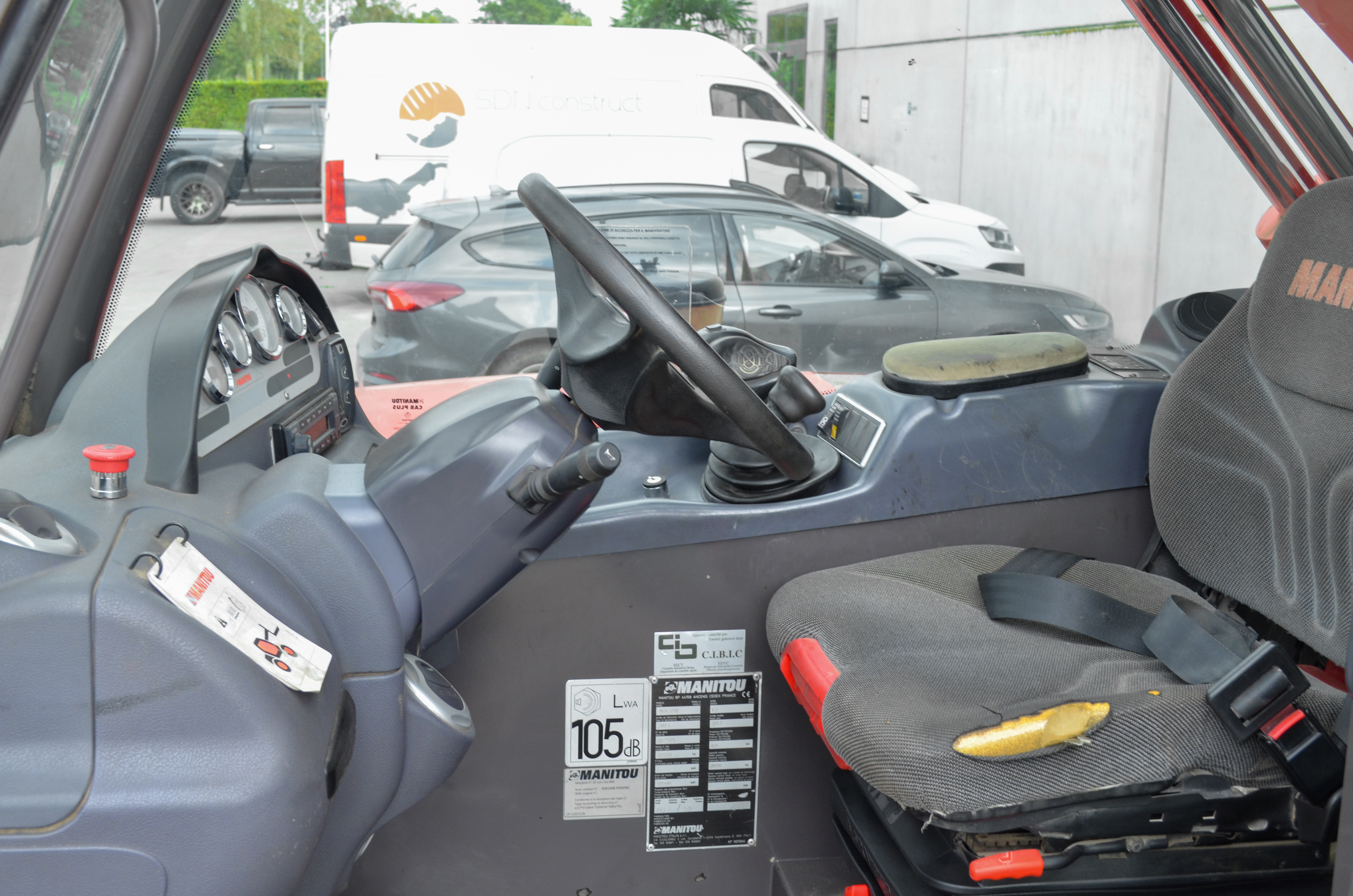 MHT 780 L EVOLUTION E3 - Interior back